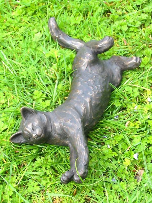 - a Sculpture by Suzie Marsh, measuring 8 x 29 cm (H x W) £70